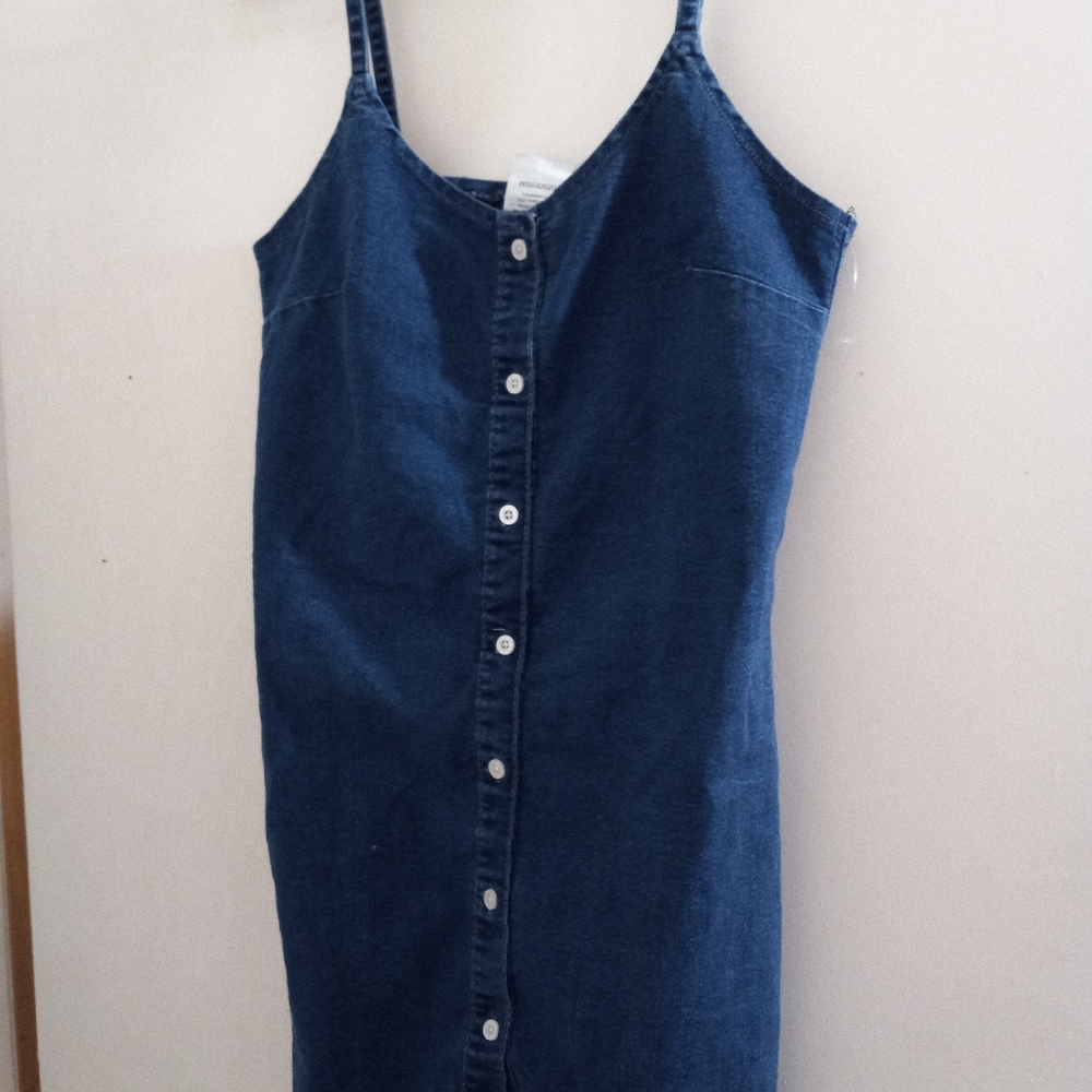 Clothes - Picture 2 of 16